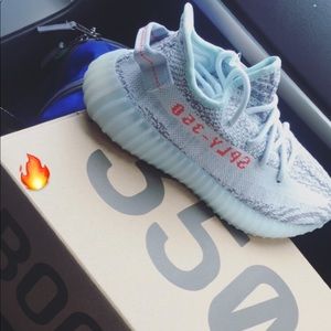Yeezy Boost 350 v2 “Blue Tint” boys 5.5